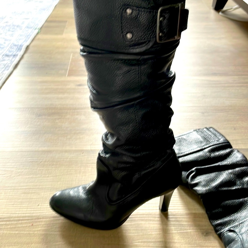 Kascha All leather slouch boot just under the knee.